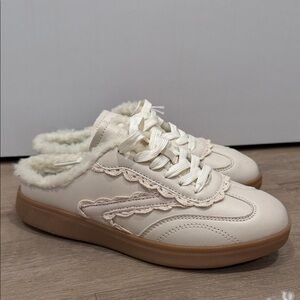 Cream Women's Shoes with Faux Fur Lining Lucky Step